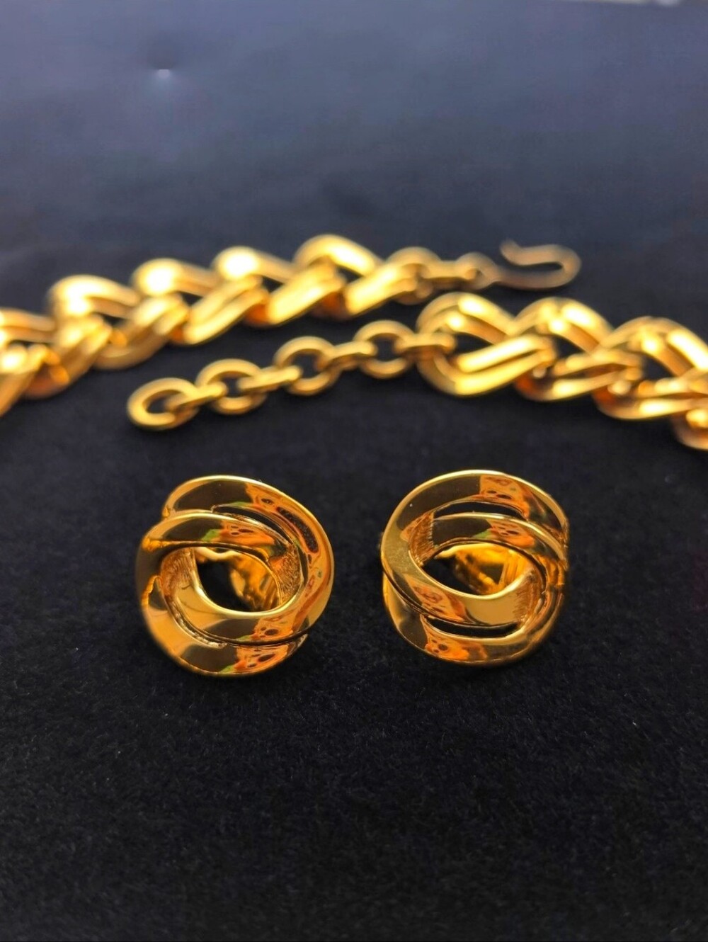 Monet Vintage Gold-Tone Chunky Chain Necklace & Stud Earring Set - Picture 10 of 14